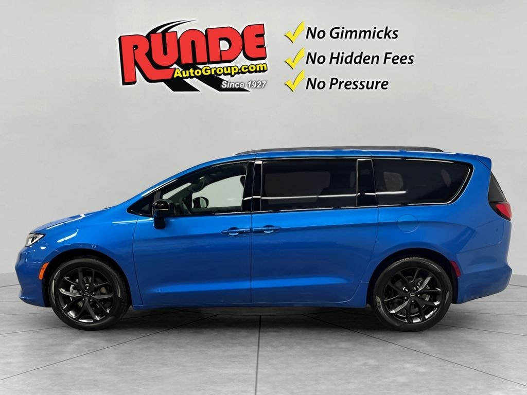 New 2026 Chrysler Pacifica SELECT Passenger Van