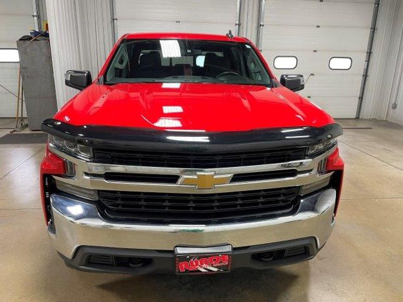 Used 2021 Chevrolet Silverado 1500 LT with VIN 3GCUYDED5MG232981 for sale in Manchester, IA