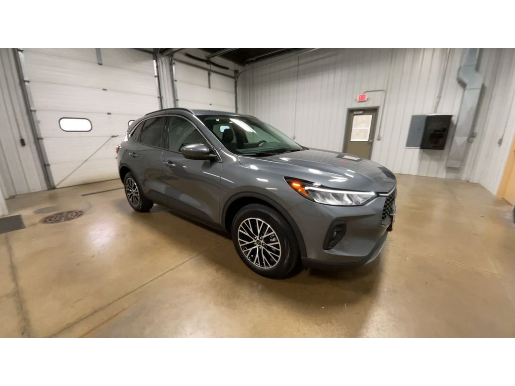 2024 Ford Escape Plug-In Hybrid photo 2