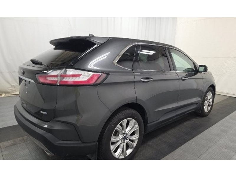 2020 Ford Edge Titanium photo 3