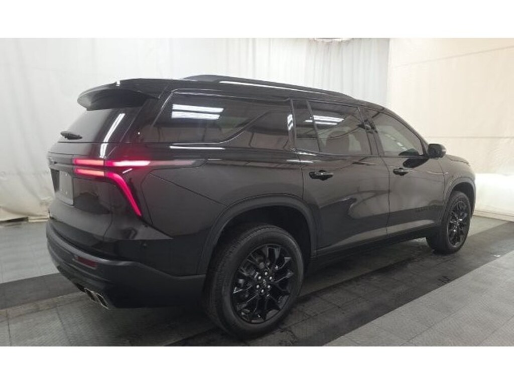 Used 2025 Chevrolet Traverse LT Sport Utility