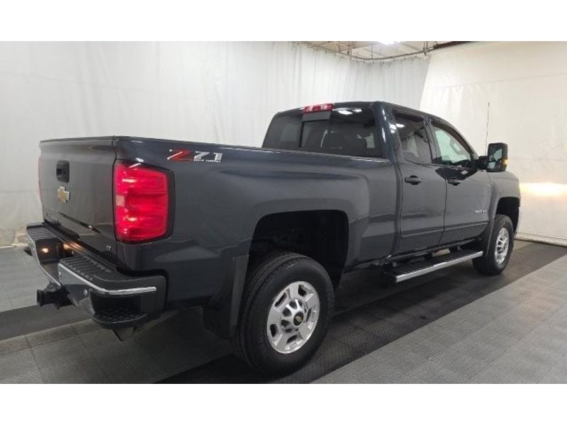 2018 Chevrolet Silverado 2500HD LT photo 3