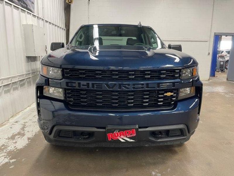 Used 2020 Chevrolet Silverado 1500 Custom with VIN 3GCPYBEH5LG348801 for sale in Manchester, IA