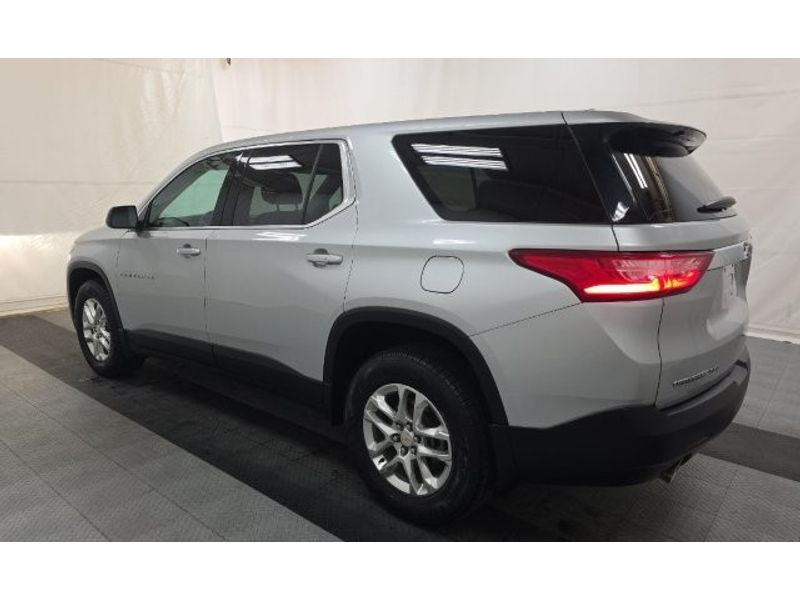 2021 Chevrolet Traverse LS photo 4