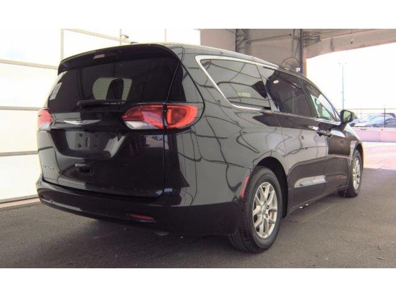 2020 Chrysler Voyager LX photo 3