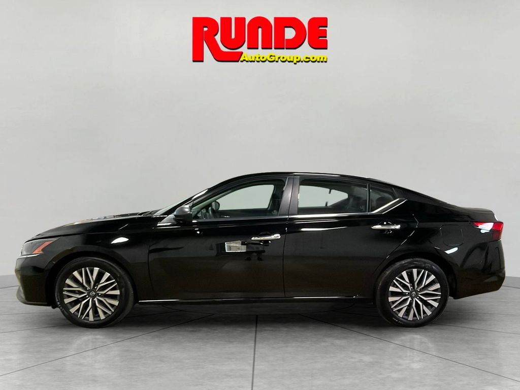 2024 Nissan Altima 2.5 SV photo 2