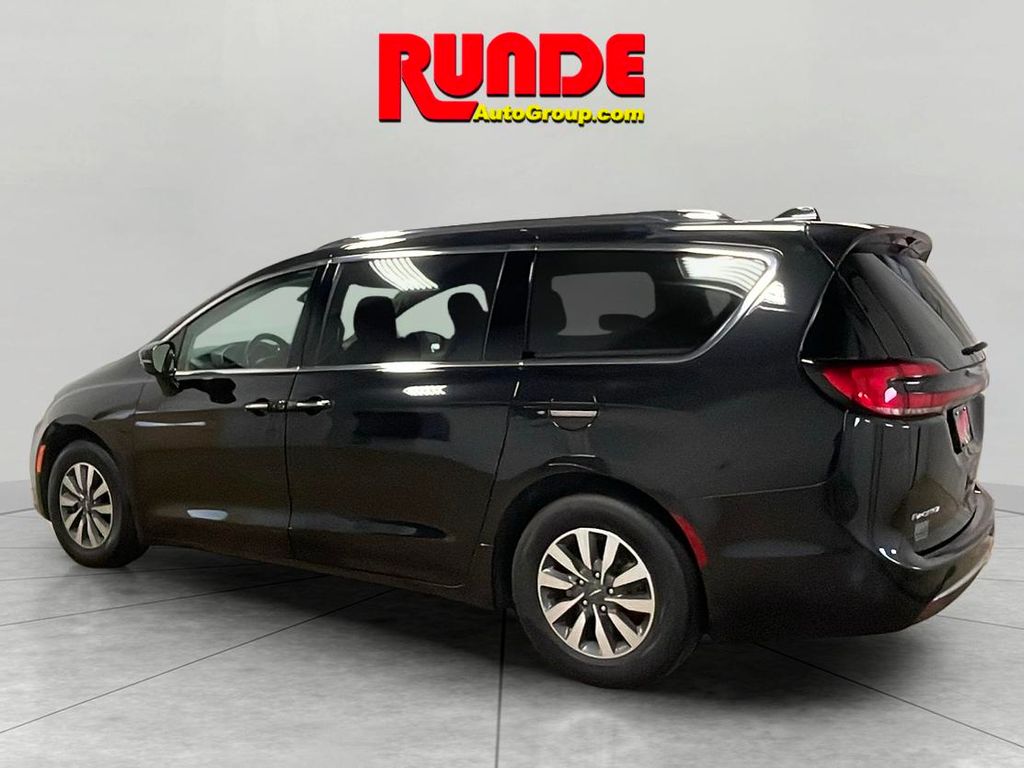 2021 Chrysler Pacifica Touring L photo 3