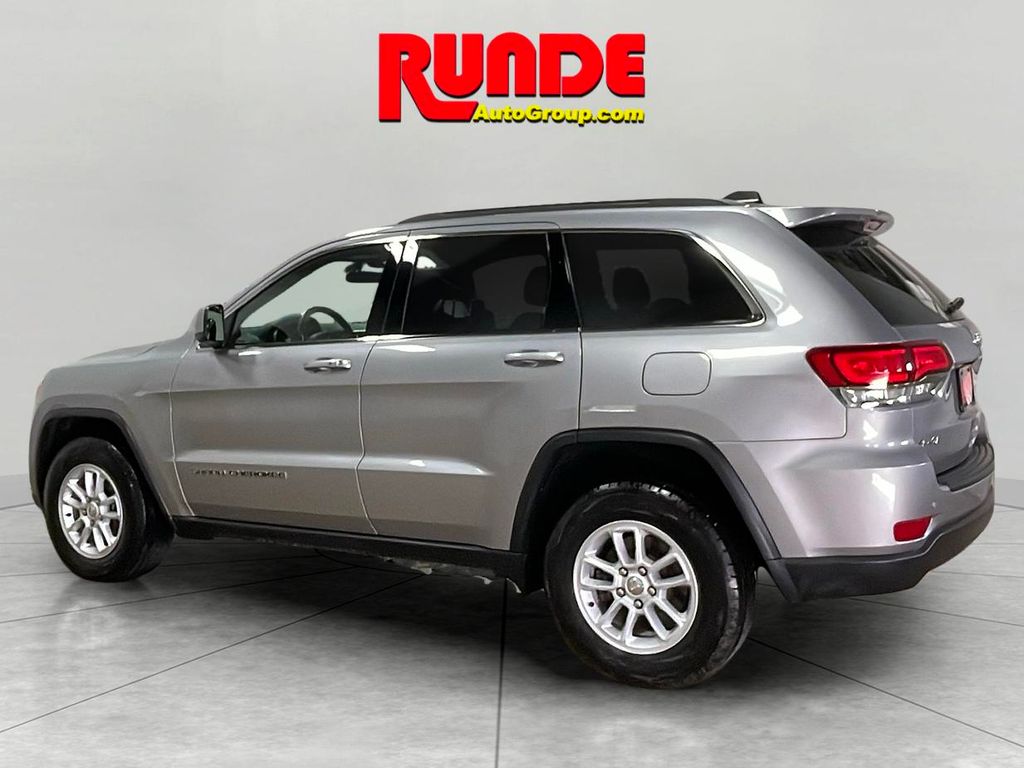 2020 Jeep Grand Cherokee Laredo photo 2