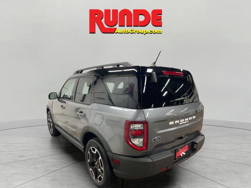 2022 Ford Bronco Sport Outer Banks photo 3