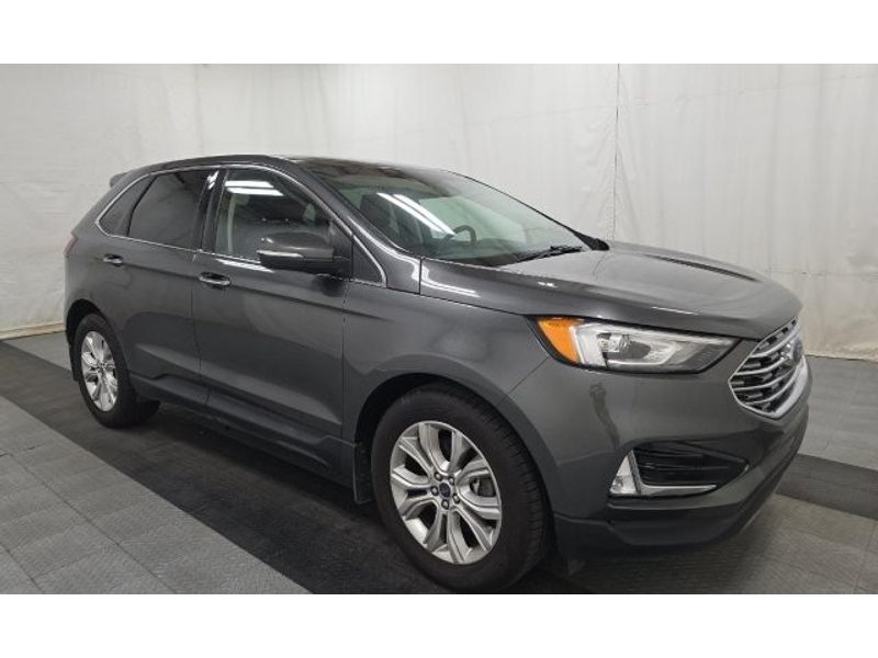 2020 Ford Edge Titanium photo 2