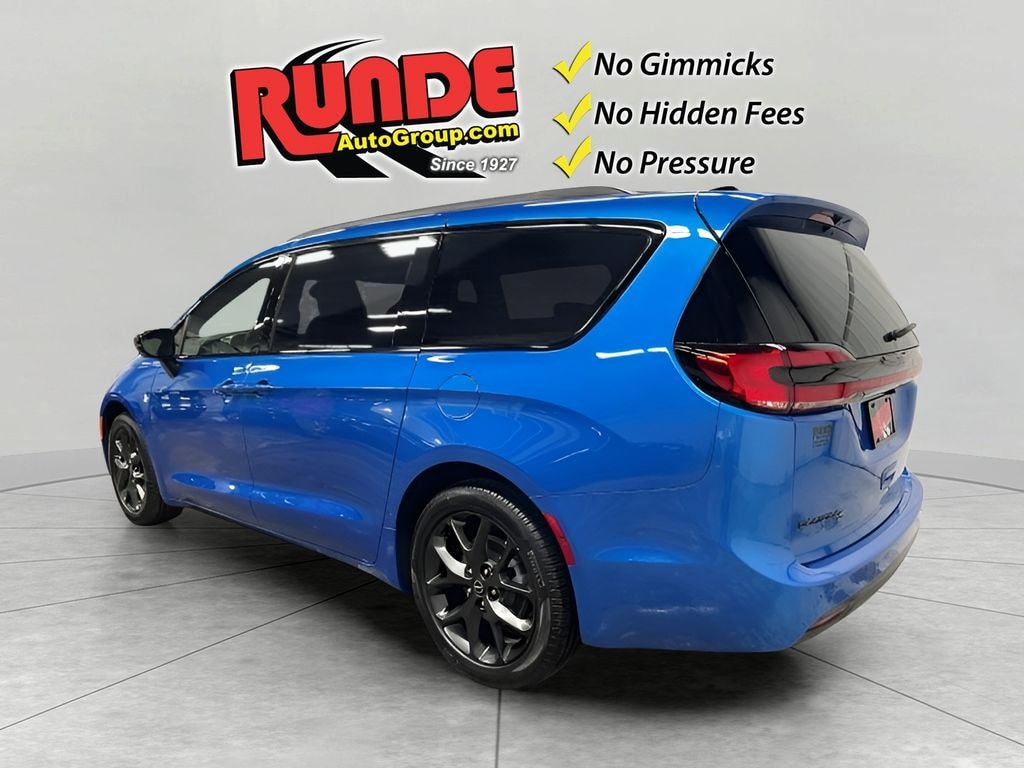 New 2026 Chrysler Pacifica SELECT Passenger Van