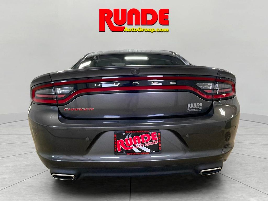 2020 Dodge Charger SXT photo 4