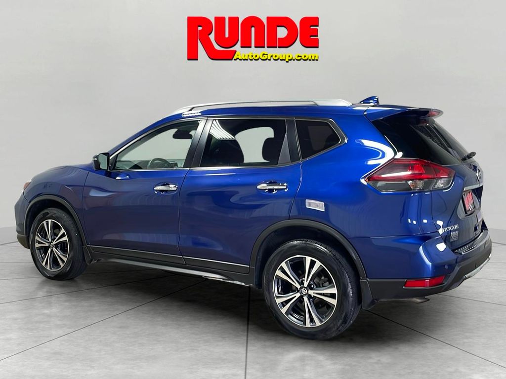 2020 Nissan Rogue SV photo 3