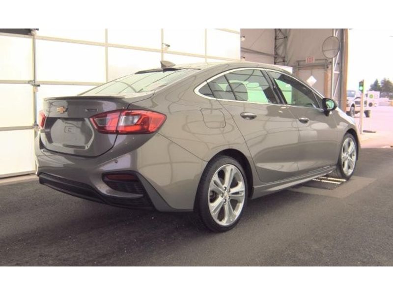 2017 Chevrolet Cruze Premier photo 2