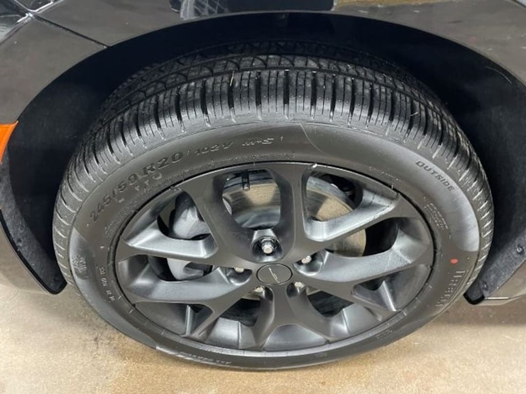 New 2027 Chrysler Pacifica LIMITED AWD Passenger Van