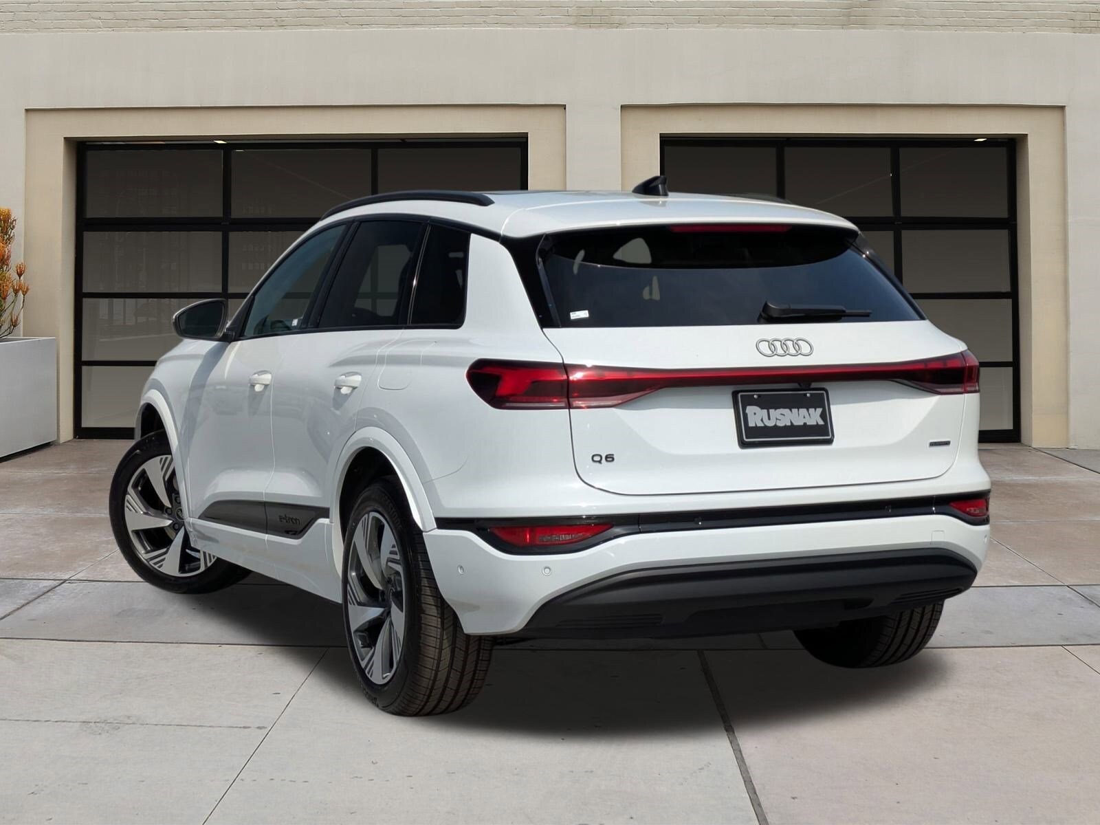 2025 Audi Q6 E-tron Premium Plus photo 3