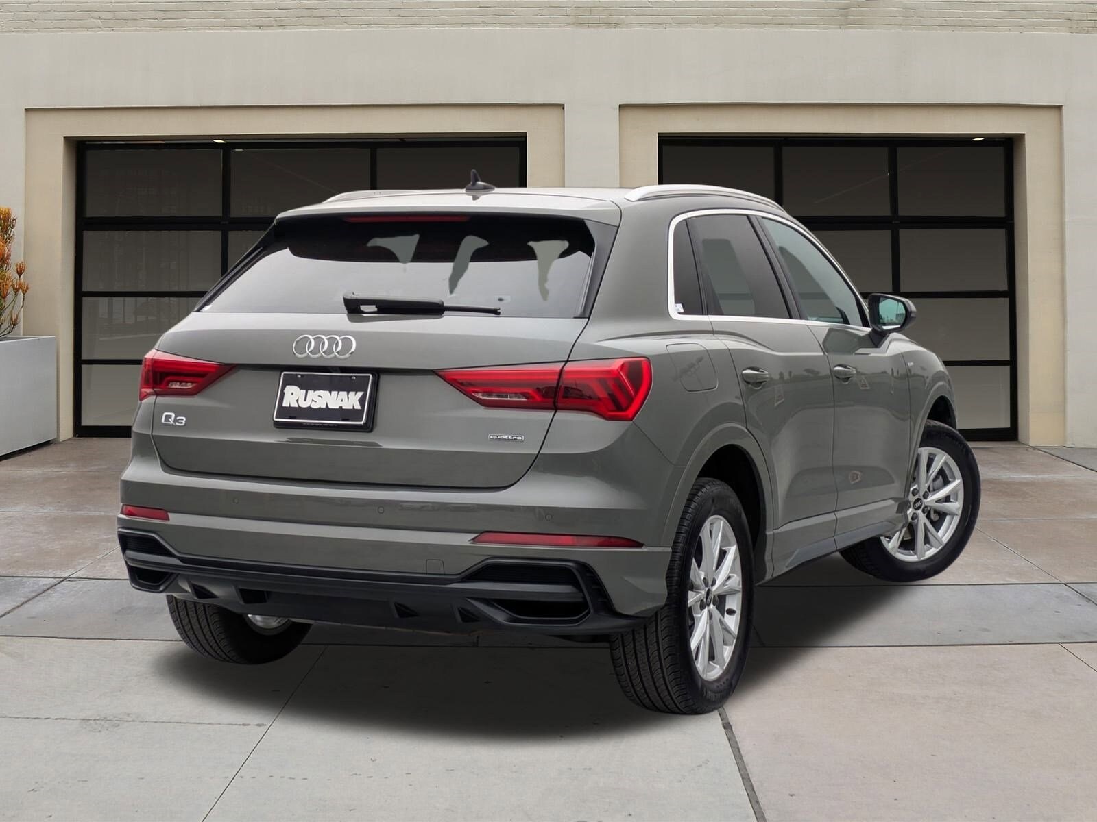 2022 Audi Q3 S line Premium photo 4