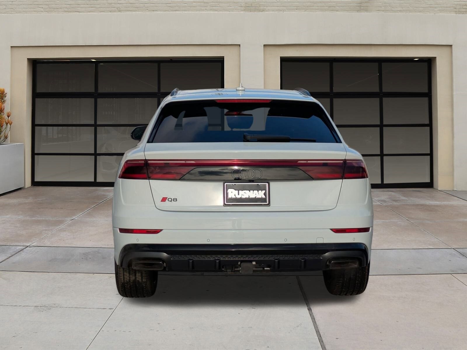 2025 Audi Q8 55 Premium Plus photo 4