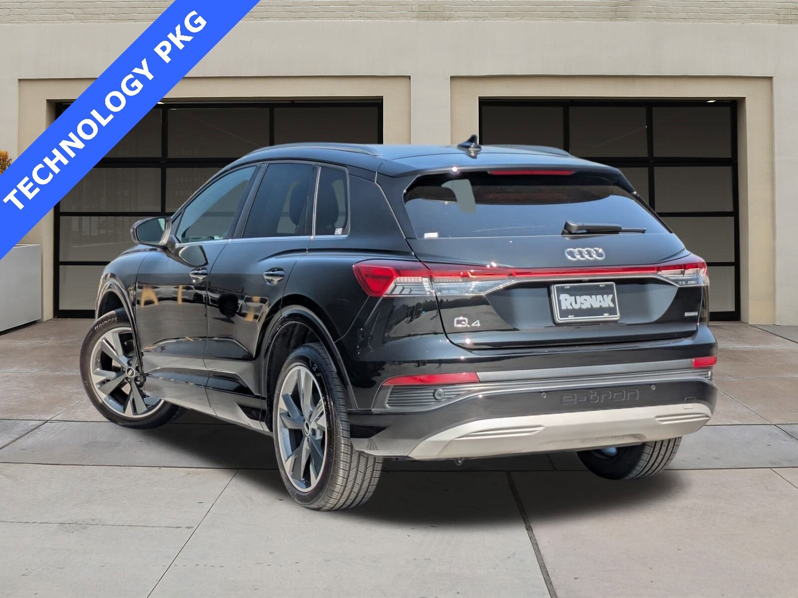 2022 Audi Q4 E-tron Premium Plus photo 2