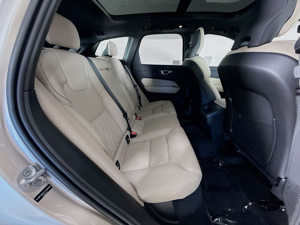 2026 Volvo XC60 Plus - Photo 27