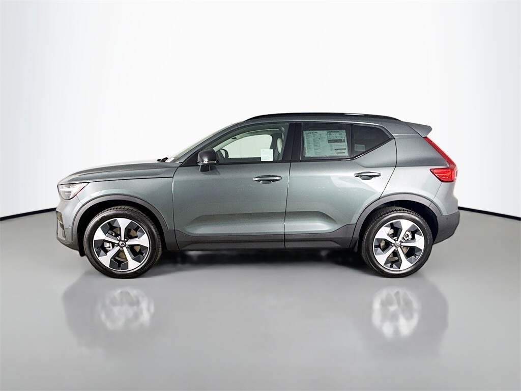 2026 Volvo XC40 Plus photo 4