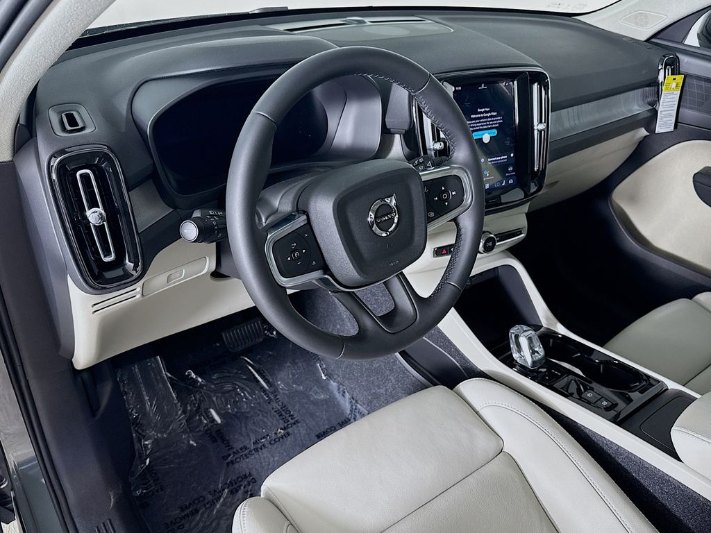 2026 Volvo XC40 Plus - Photo 9