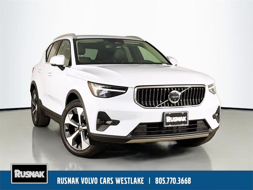 2025 Volvo XC40 B5 Plus Bright AWD's photo