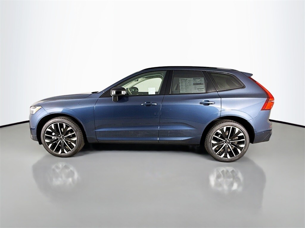 2026 Volvo XC60 B5 photo 4