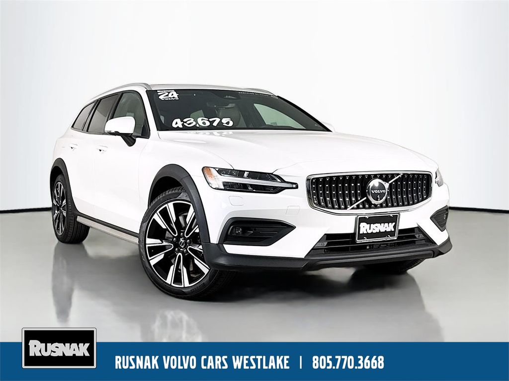 2024 Volvo V60 Cross Country B5 Ultimate AWD's photo