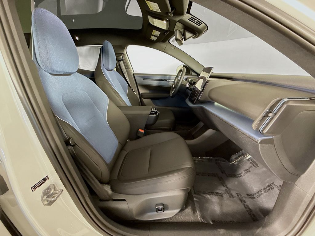2026 Volvo EX30 Ultra - Photo 28