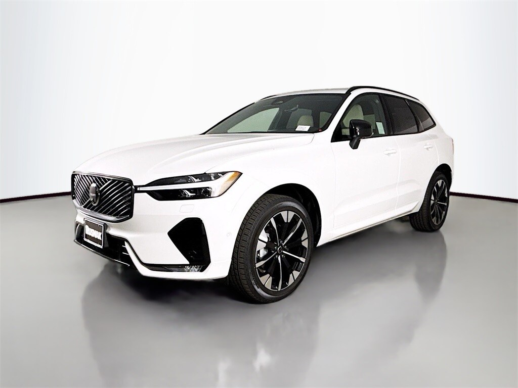 2026 Volvo XC60 B5 Plus photo 3