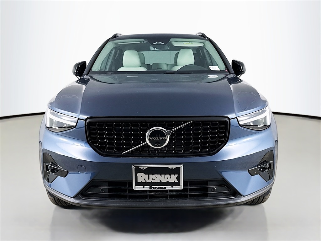New 2026 Volvo XC40 B5 Ultra SUV