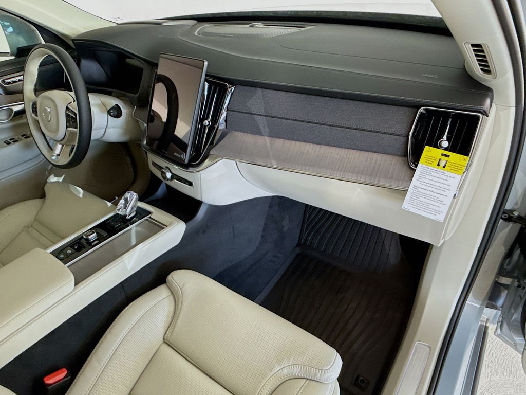 2026 Volvo XC90 Ultra - Photo 32