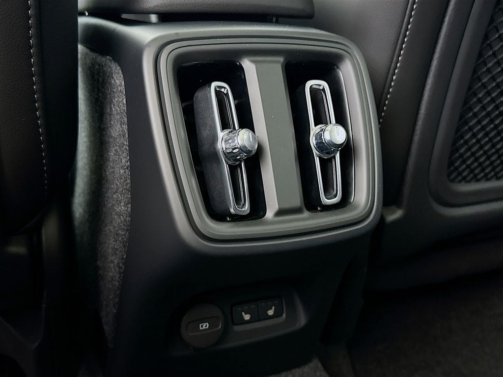 2026 Volvo XC40 Ultra - Photo 26