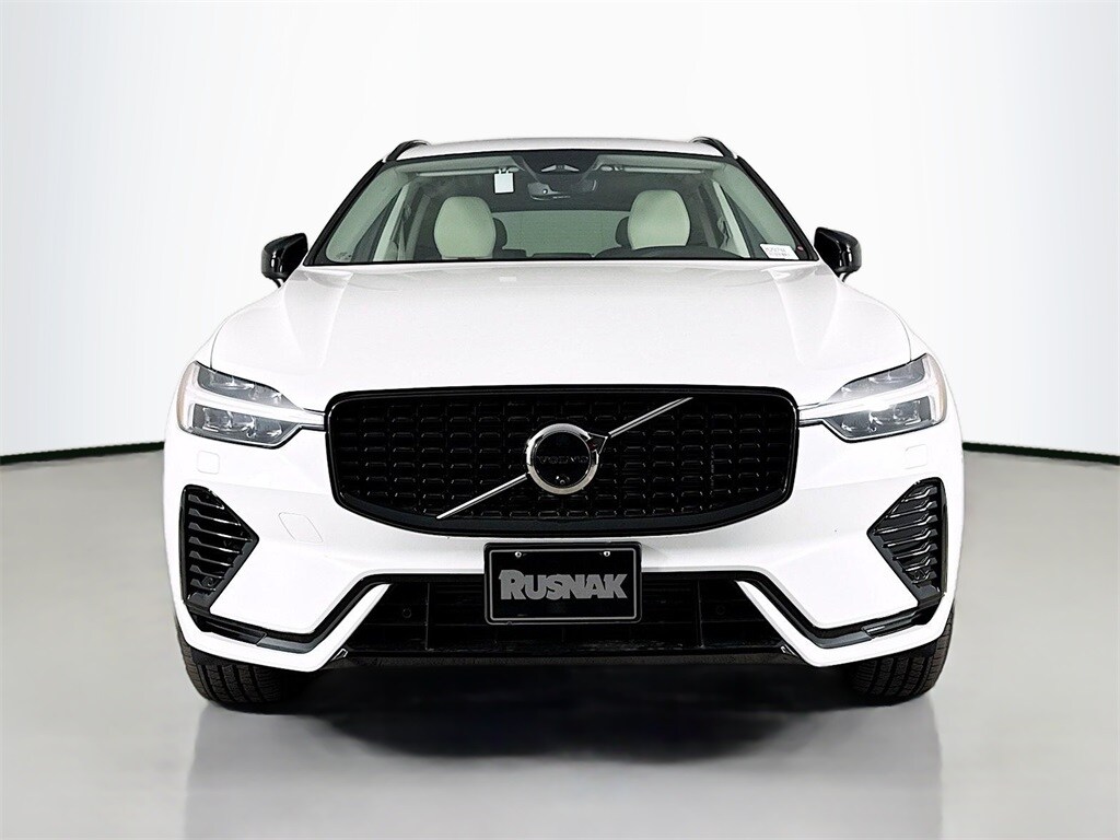 2025 Volvo XC60 Hybrid T8 Plus photo 2