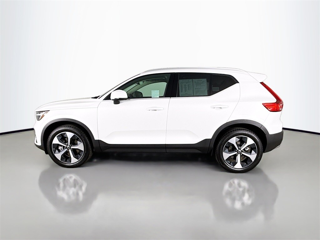 2025 Volvo XC40 Plus photo 4