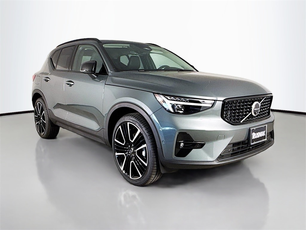 New 2026 Volvo XC40 B5 Ultra SUV