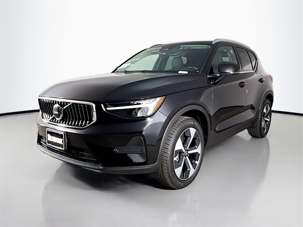 2025 Volvo XC40 Core photo 3