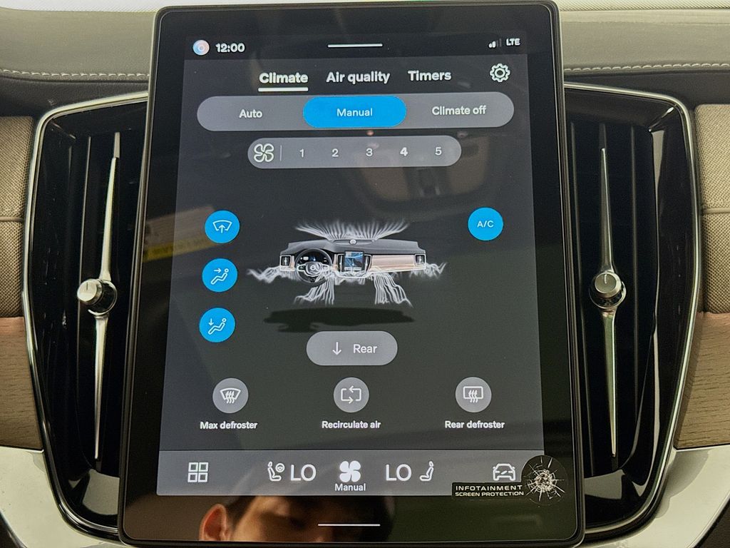 2026 Volvo XC90 Plus - Photo 16