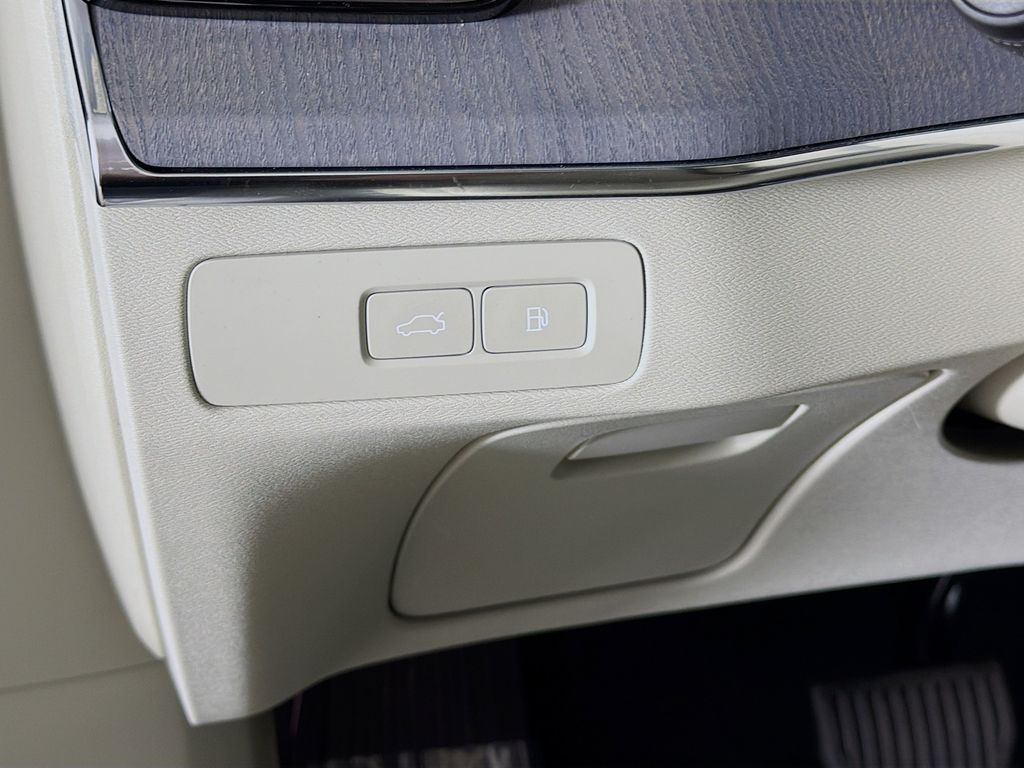 2026 Volvo XC90 Ultra - Photo 10