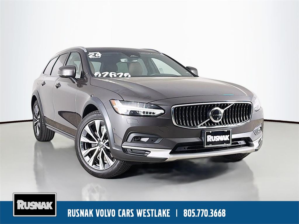 2024 Volvo V90 Cross Country B6 Plus AWD's photo