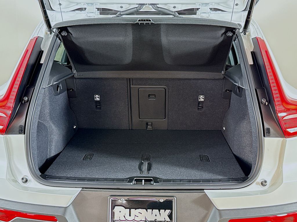 2026 Volvo XC40 Plus - Photo 26