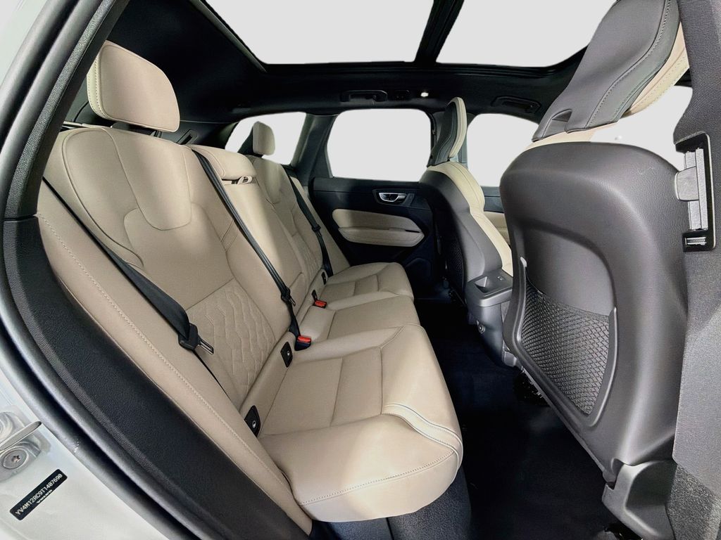 2026 Volvo XC60 Plus - Photo 27