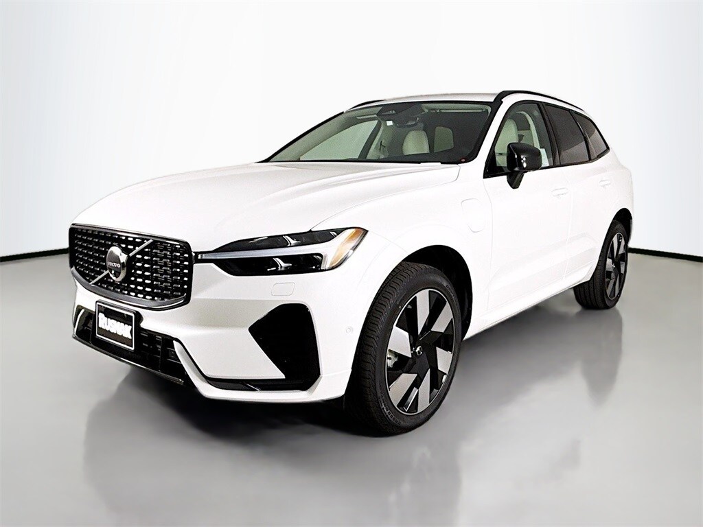 2025 Volvo XC60 Hybrid T8 Plus photo 2