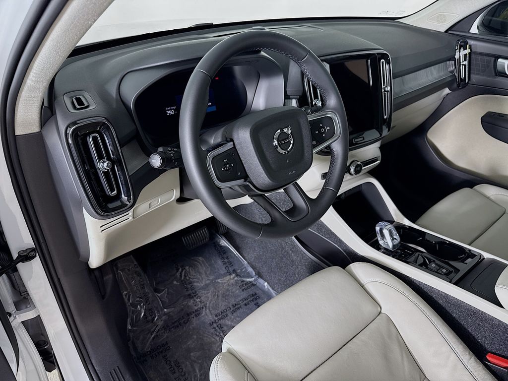 2026 Volvo XC40 Plus - Photo 9