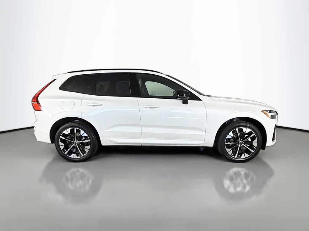 2026 Volvo XC60 Plus - Photo 8