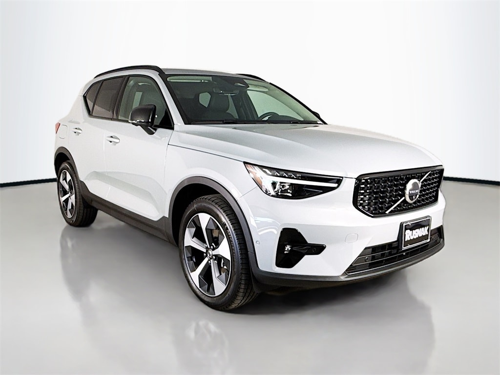 2026 Volvo XC40 Plus's photo