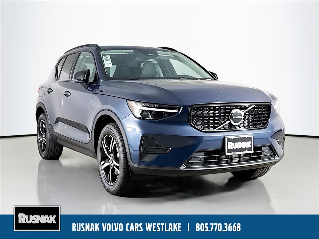 2026 Volvo XC40 B4 Core Dark FWD's photo