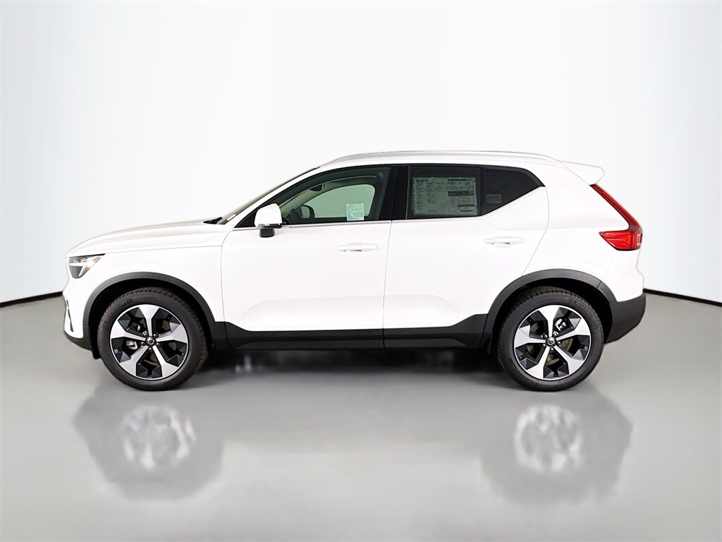 2025 Volvo XC40 Core photo 4