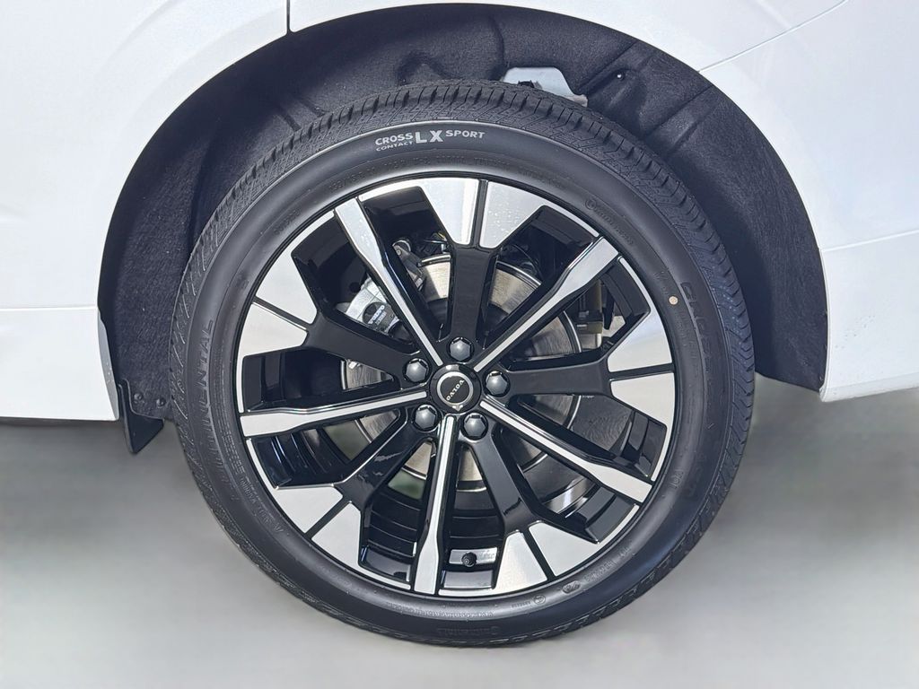 2026 Volvo XC60 Plus - Photo 31